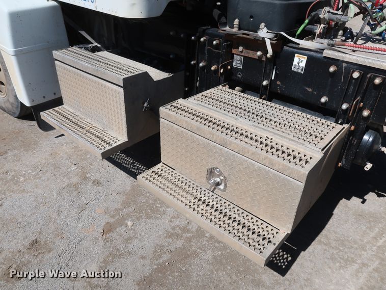 image for item DK3659 2005 Peterbilt 385  semi truck