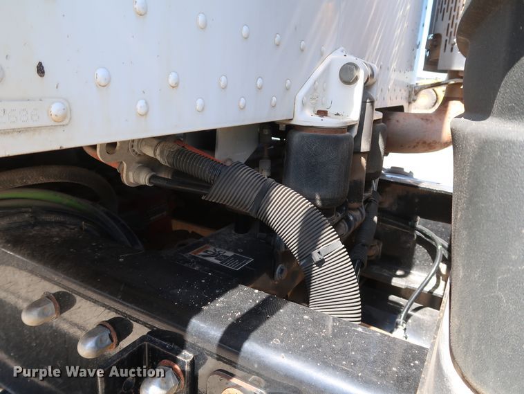 image for item DK3659 2005 Peterbilt 385  semi truck