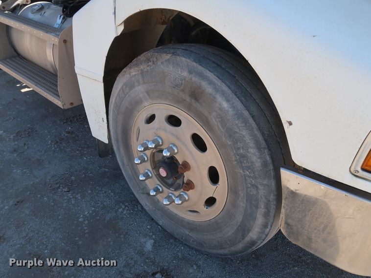 image for item DK3659 2005 Peterbilt 385  semi truck