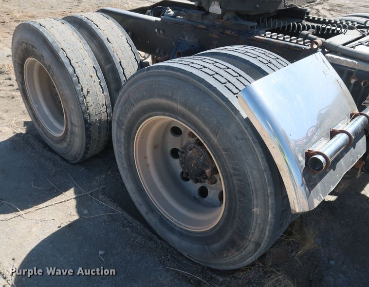 image for item DK3659 2005 Peterbilt 385  semi truck