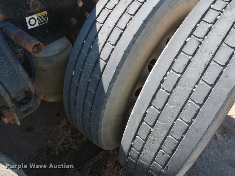 image for item DK3659 2005 Peterbilt 385  semi truck