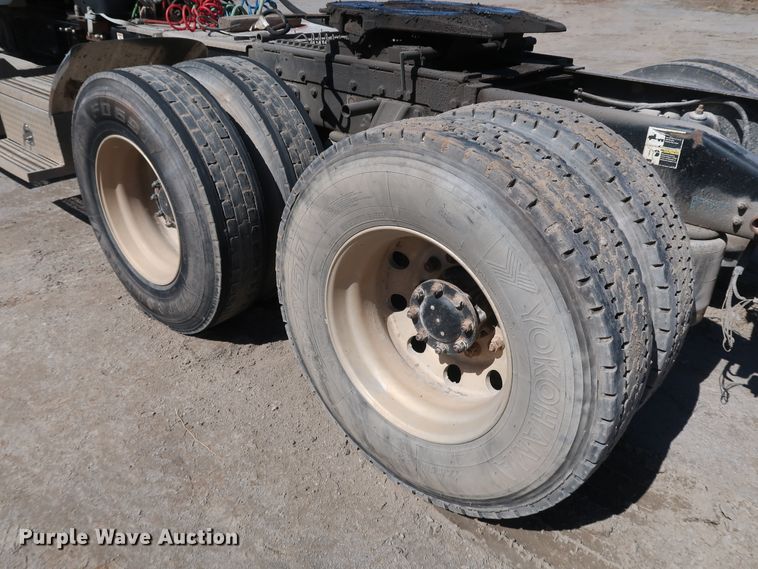 image for item DK3659 2005 Peterbilt 385  semi truck