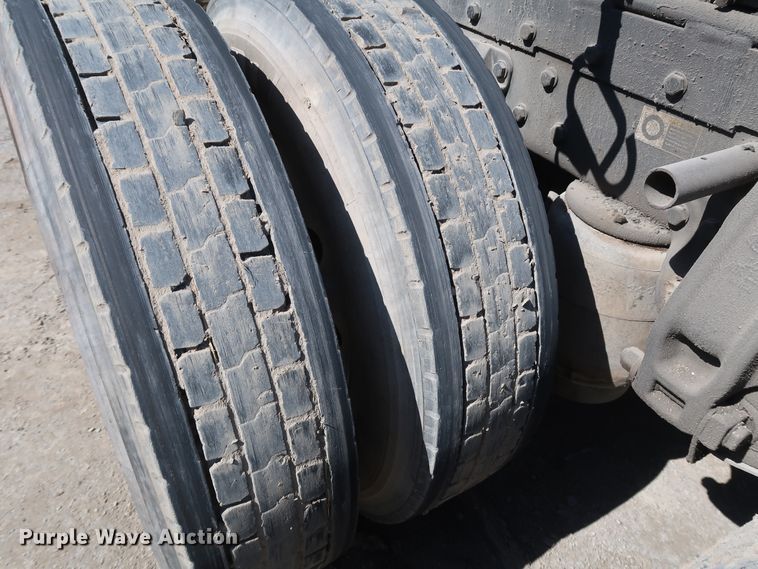 image for item DK3659 2005 Peterbilt 385  semi truck