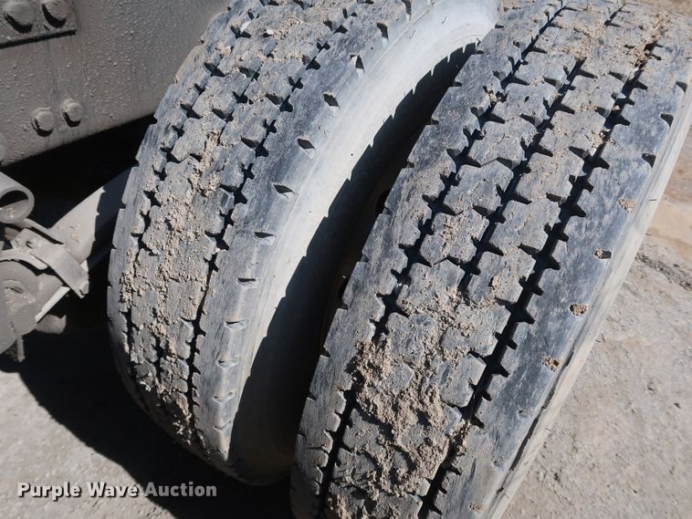 image for item DK3659 2005 Peterbilt 385  semi truck