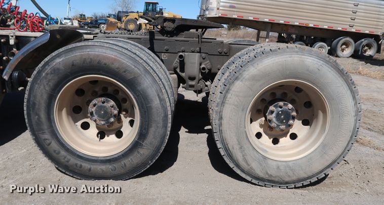 image for item DK3659 2005 Peterbilt 385  semi truck