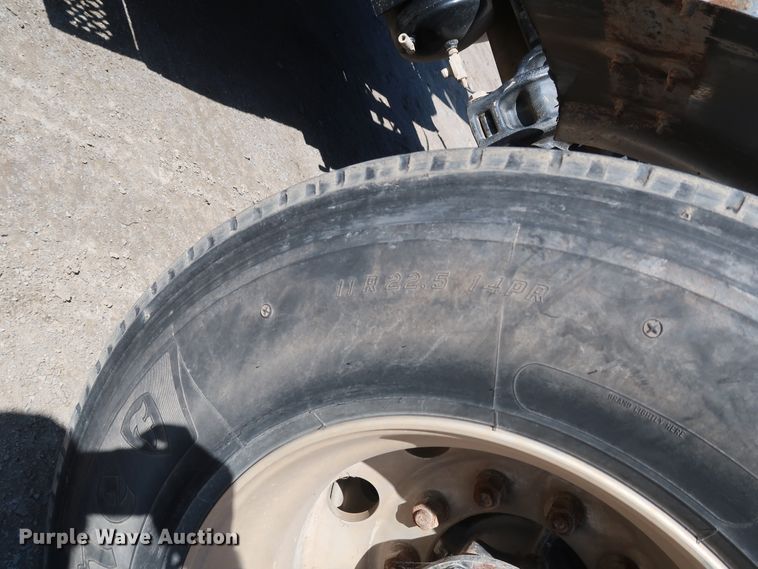 image for item DK3659 2005 Peterbilt 385  semi truck