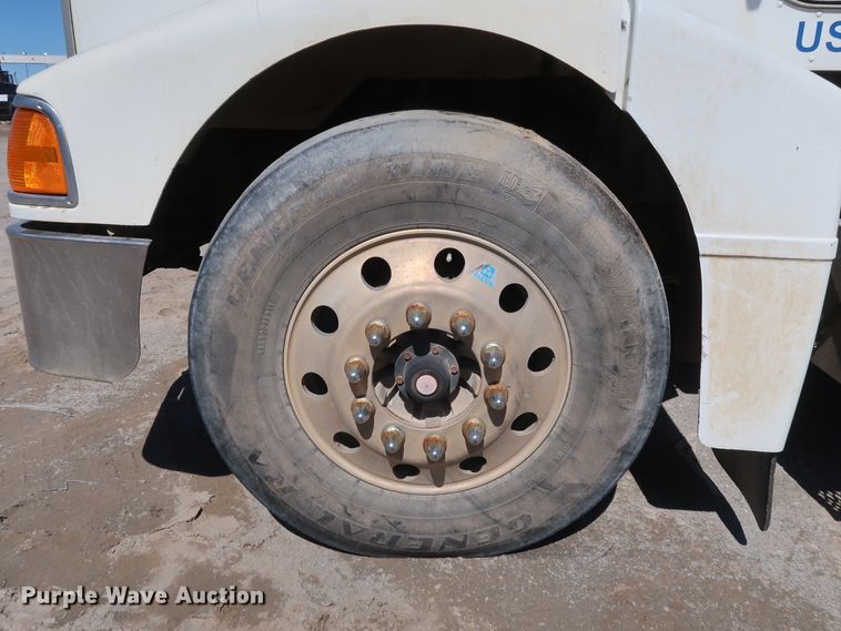 image for item DK3659 2005 Peterbilt 385  semi truck