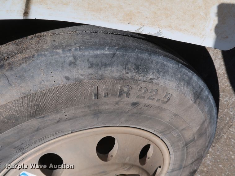 image for item DK3659 2005 Peterbilt 385  semi truck