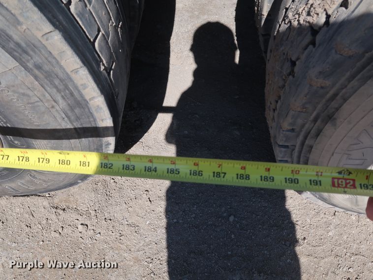 image for item DK3659 2005 Peterbilt 385  semi truck