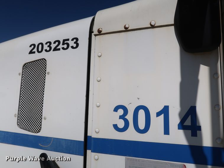 image for item DK3659 2005 Peterbilt 385  semi truck