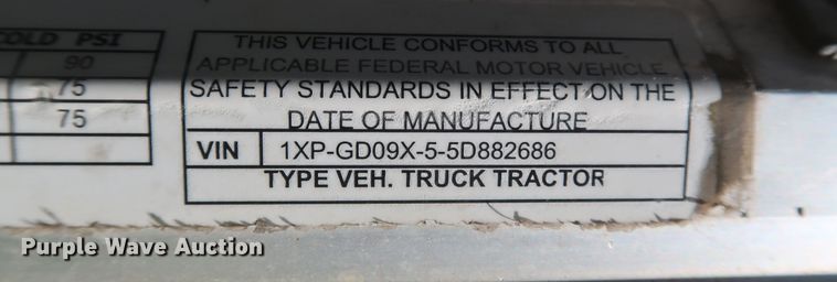 image for item DK3659 2005 Peterbilt 385  semi truck