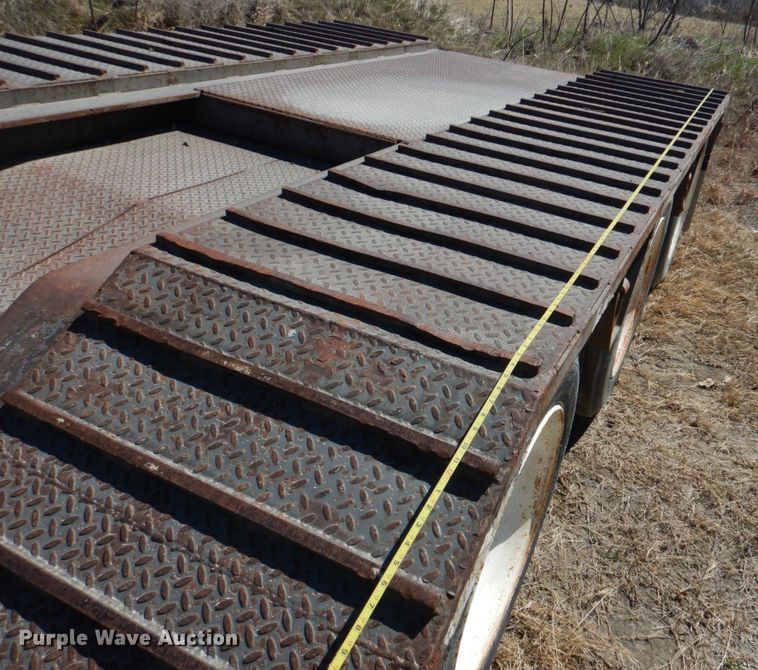 image for item DK3664 2002 Eager Beaver 50GSL  lowboy equipment trailer