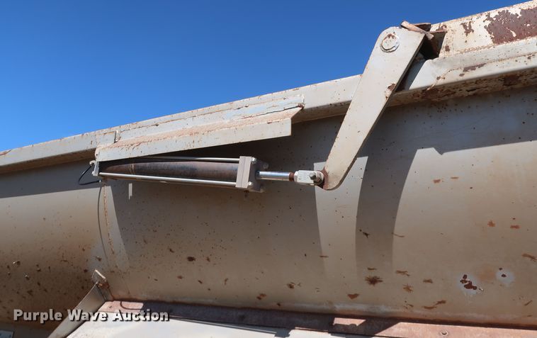 image for item DK3665 1996 Clement RKHS2824  end dump trailer