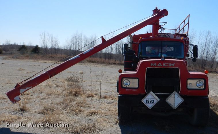 image for item DK3673 1985 Mack RD686S  fertilizer delivery truck