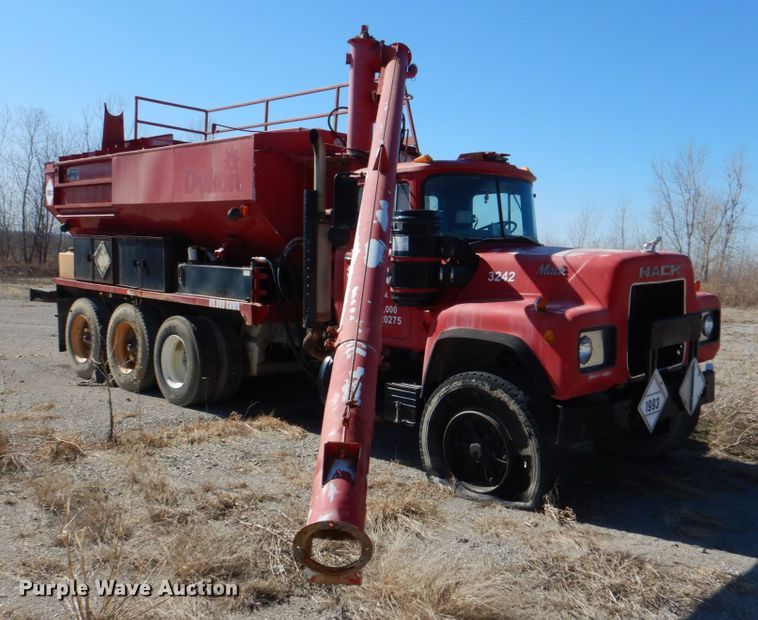 image for item DK3673 1985 Mack RD686S  fertilizer delivery truck