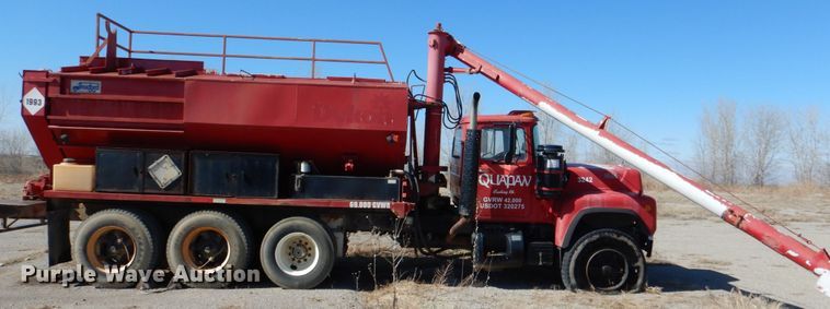image for item DK3673 1985 Mack RD686S  fertilizer delivery truck