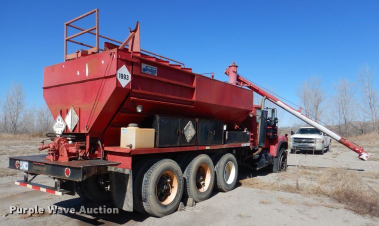 image for item DK3673 1985 Mack RD686S  fertilizer delivery truck