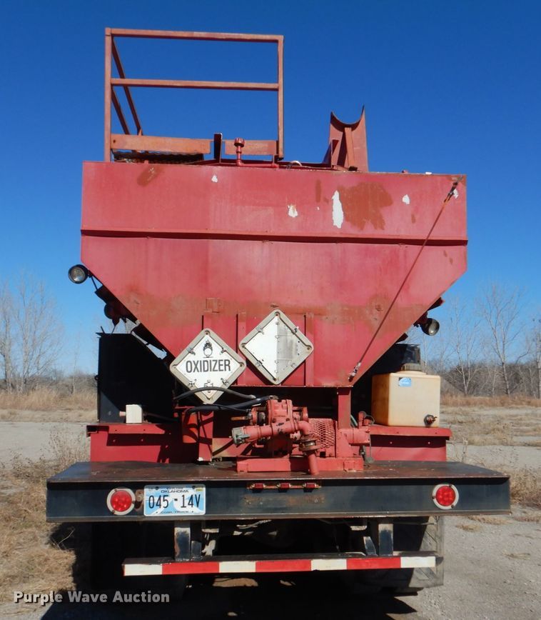 image for item DK3673 1985 Mack RD686S  fertilizer delivery truck