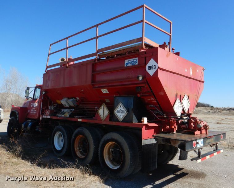 image for item DK3673 1985 Mack RD686S  fertilizer delivery truck