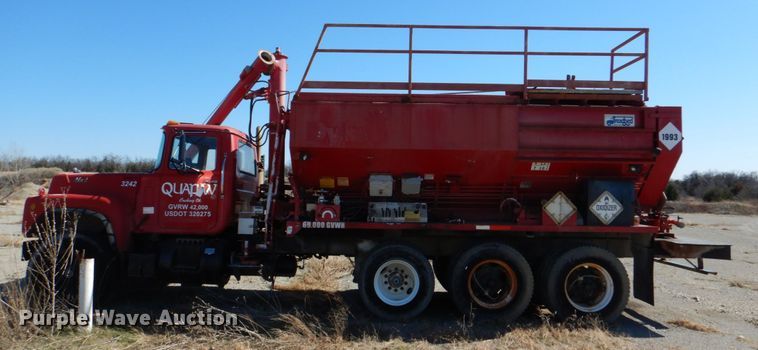 image for item DK3673 1985 Mack RD686S  fertilizer delivery truck
