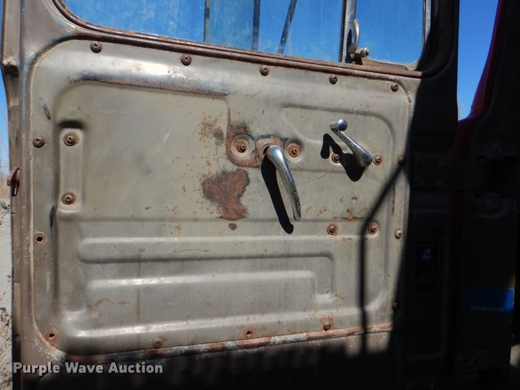 image for item DK3673 1985 Mack RD686S  fertilizer delivery truck