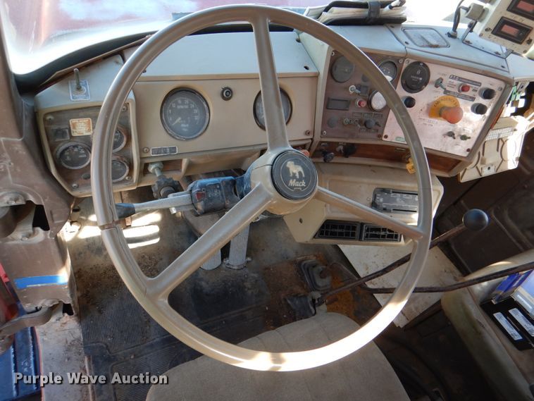 image for item DK3673 1985 Mack RD686S  fertilizer delivery truck