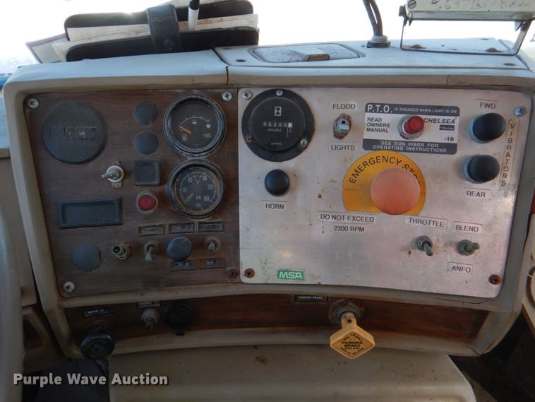 image for item DK3673 1985 Mack RD686S  fertilizer delivery truck