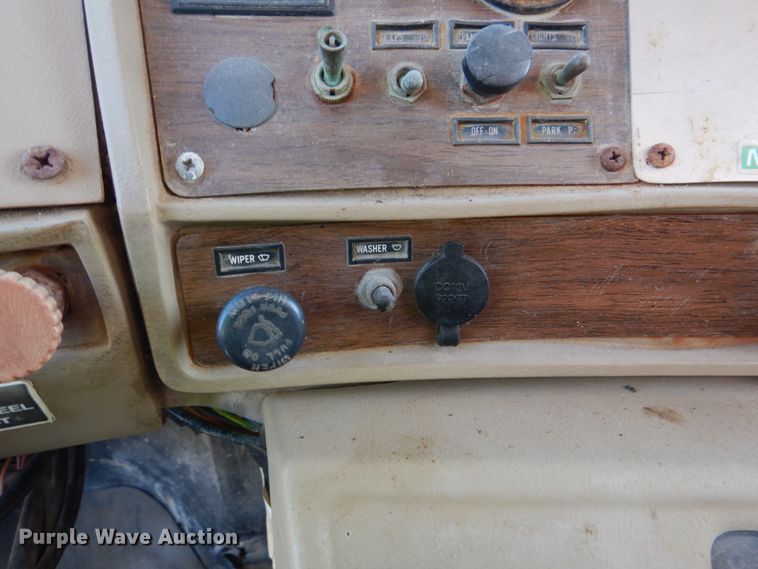 image for item DK3673 1985 Mack RD686S  fertilizer delivery truck