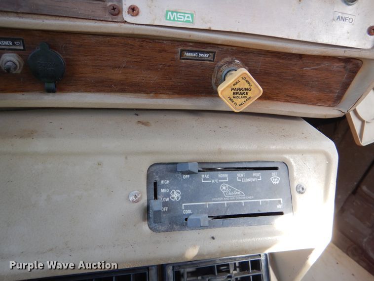 image for item DK3673 1985 Mack RD686S  fertilizer delivery truck