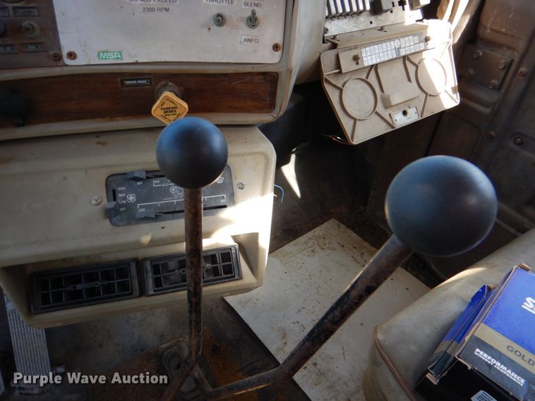 image for item DK3673 1985 Mack RD686S  fertilizer delivery truck