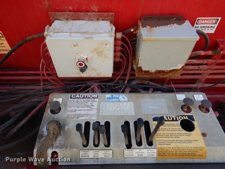 image for item DK3673 1985 Mack RD686S  fertilizer delivery truck