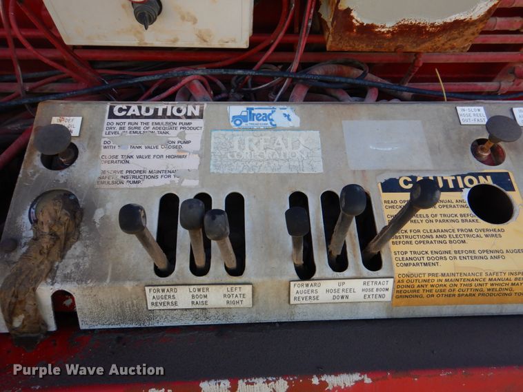 image for item DK3673 1985 Mack RD686S  fertilizer delivery truck