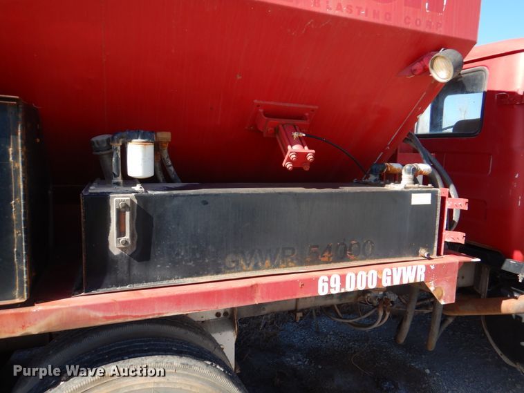 image for item DK3673 1985 Mack RD686S  fertilizer delivery truck