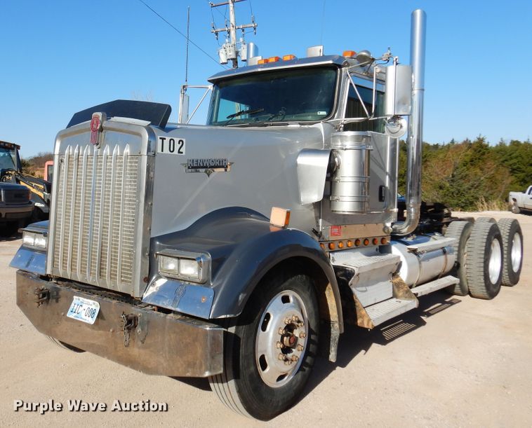 image for item DK4455 2005 Kenworth W900  semi truck