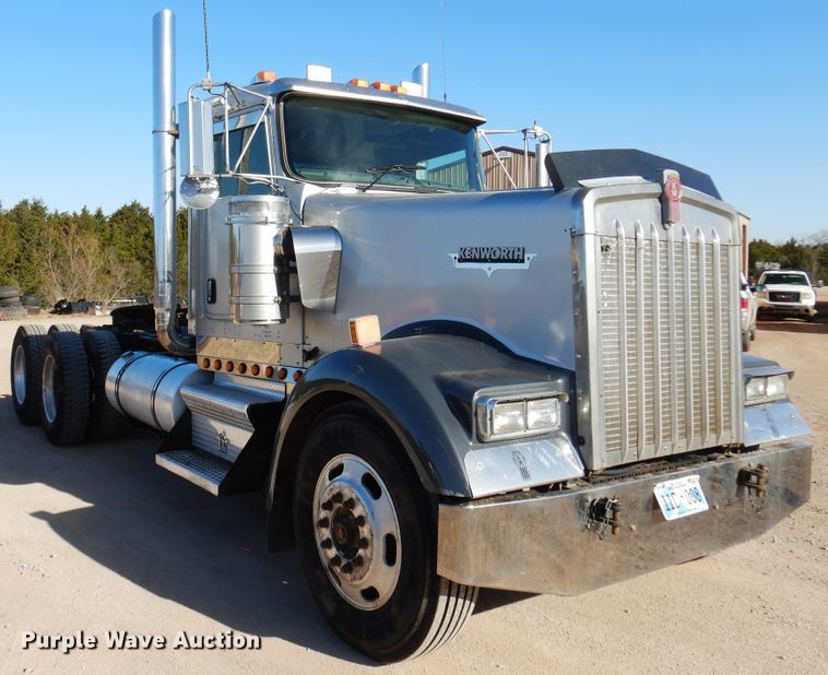 image for item DK4455 2005 Kenworth W900  semi truck