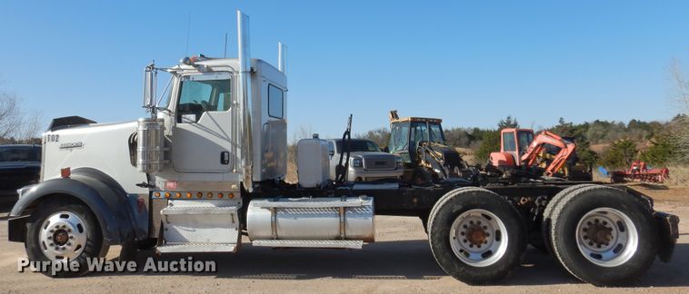 image for item DK4455 2005 Kenworth W900  semi truck
