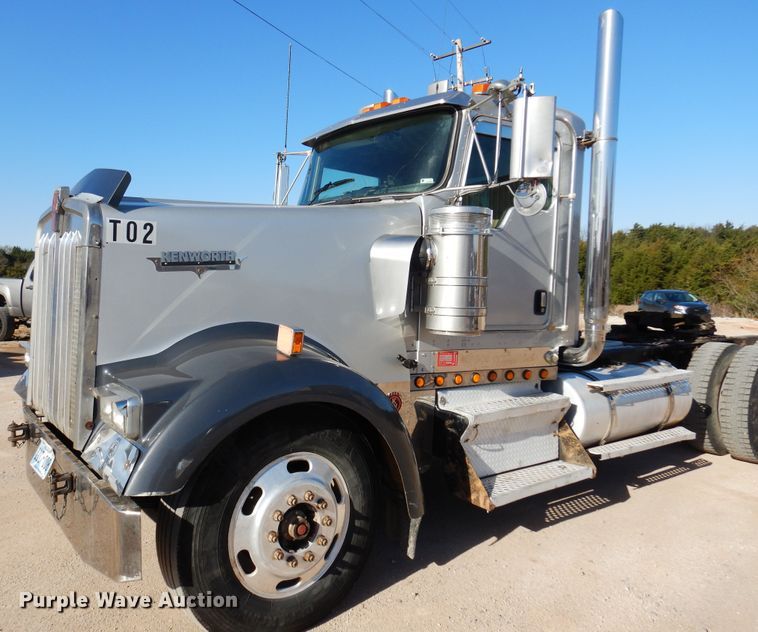 image for item DK4455 2005 Kenworth W900  semi truck