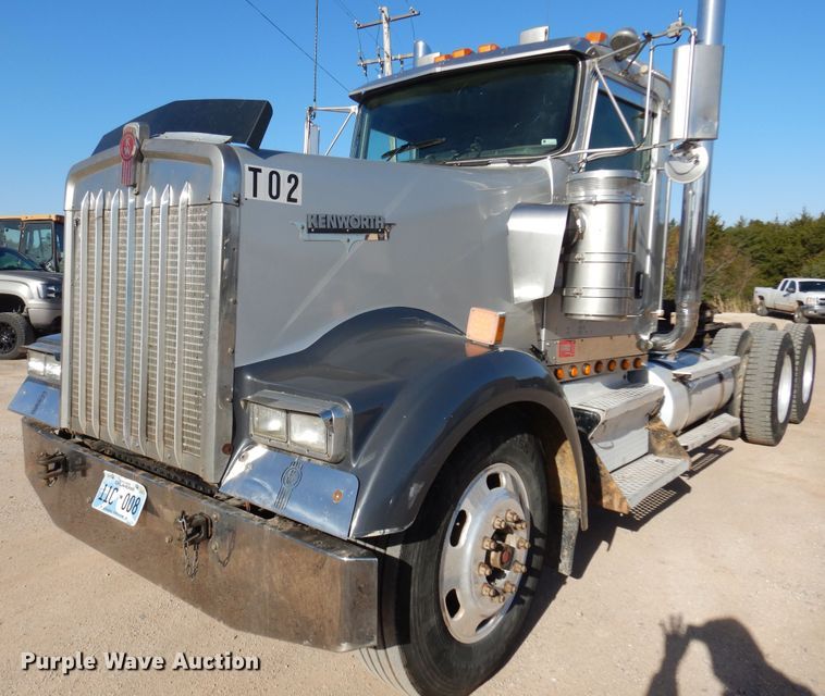 image for item DK4455 2005 Kenworth W900  semi truck