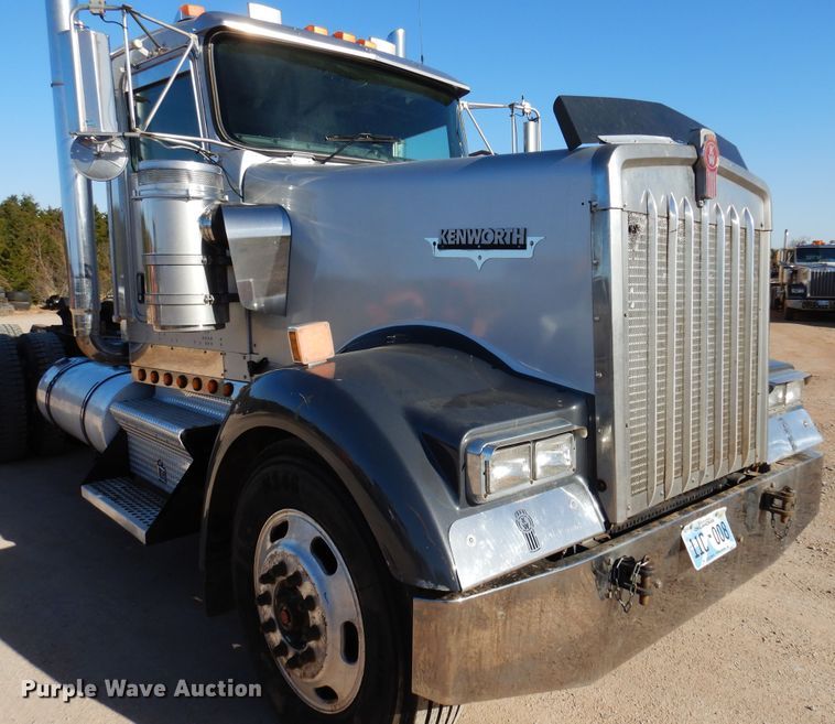 image for item DK4455 2005 Kenworth W900  semi truck