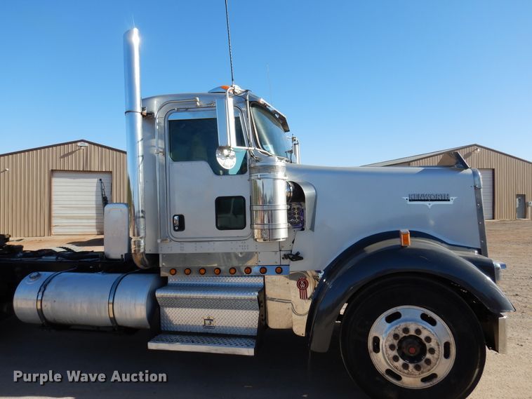 image for item DK4455 2005 Kenworth W900  semi truck