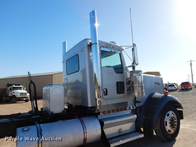 image for item DK4455 2005 Kenworth W900  semi truck