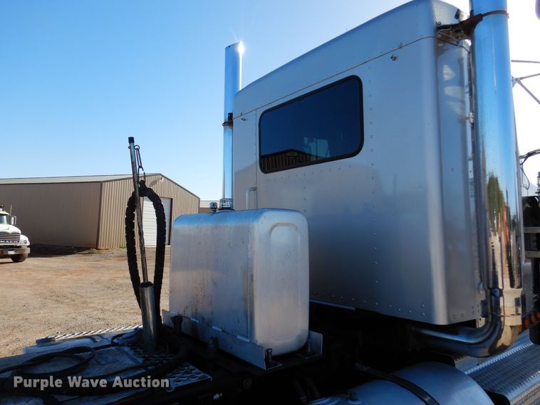 image for item DK4455 2005 Kenworth W900  semi truck