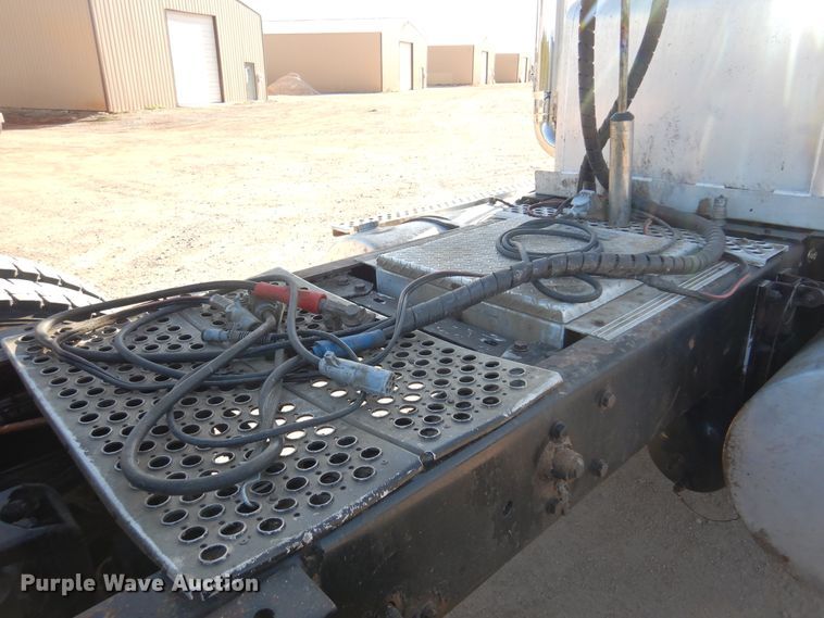 image for item DK4455 2005 Kenworth W900  semi truck