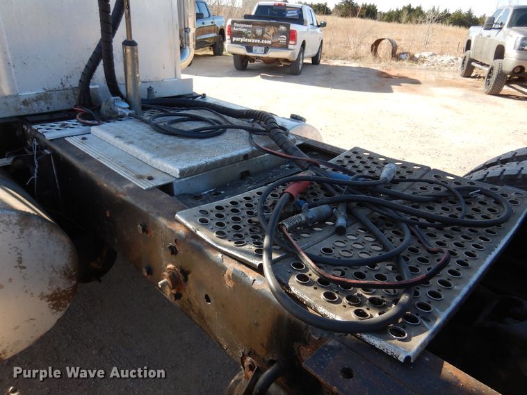 image for item DK4455 2005 Kenworth W900  semi truck