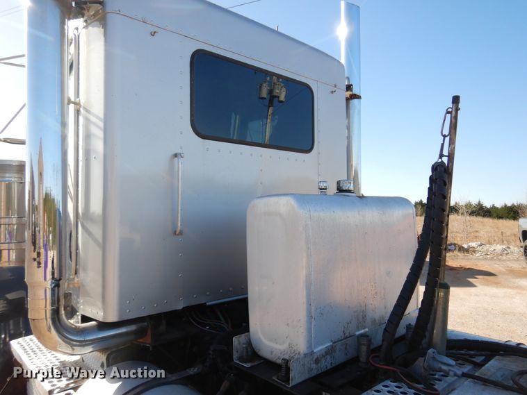 image for item DK4455 2005 Kenworth W900  semi truck