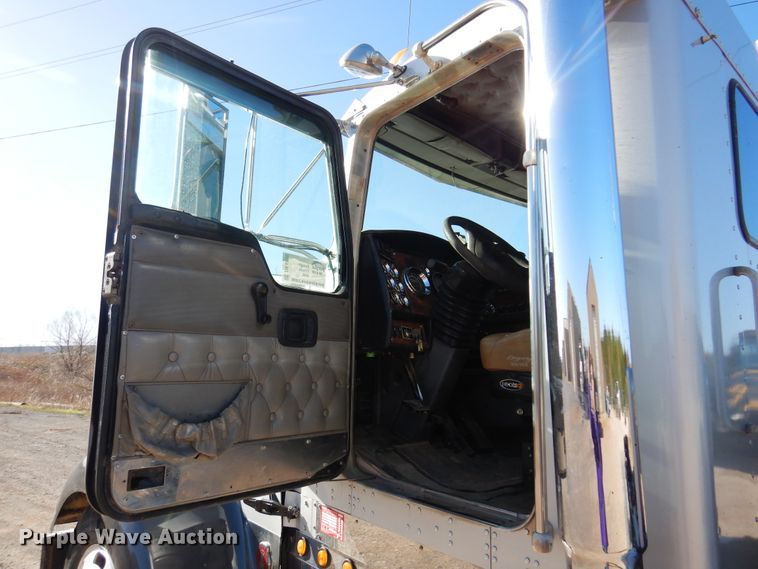 image for item DK4455 2005 Kenworth W900  semi truck