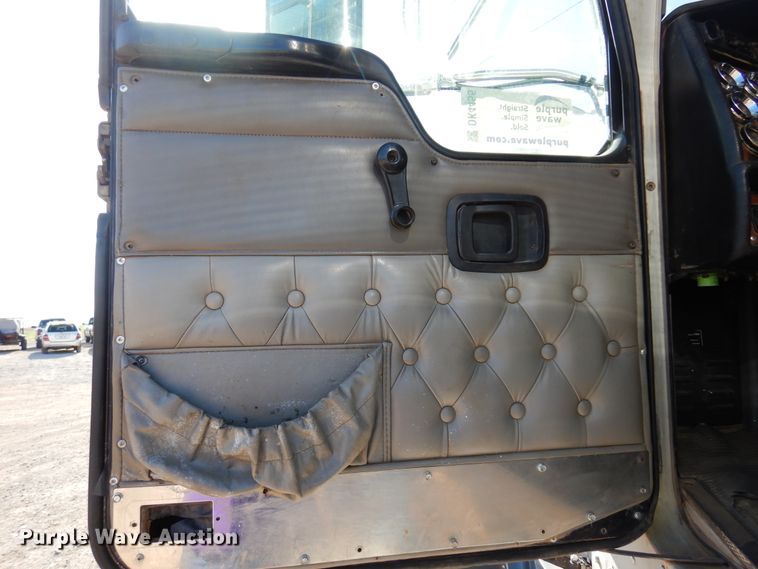 image for item DK4455 2005 Kenworth W900  semi truck