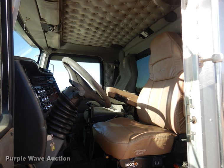 image for item DK4455 2005 Kenworth W900  semi truck