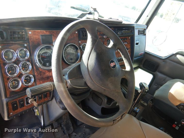 image for item DK4455 2005 Kenworth W900  semi truck