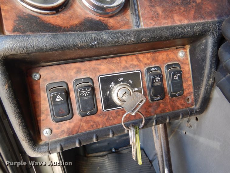 image for item DK4455 2005 Kenworth W900  semi truck